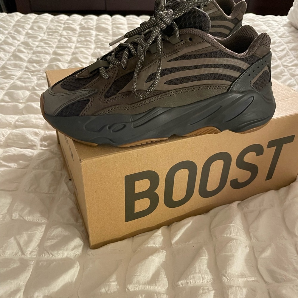 Yeezy boost 700 V2 GEODE